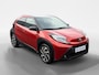 Toyota Aygo X 1.0 VVT-i MT Envy Apple Carplay/Android Auto , achteruitrijcamera , airco (automatisch) , cruise control adaptief , navigatiesysteem full map , achteropkomend verkeer waarschuwing , Autonomous Emergency Braking , rijstrooksensor met correctie , lichtmetalen velgen 18"