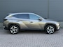 Hyundai Tucson 1.6 T-GDI PHEV Comfort Smart 4WD / Dealer Onderhouden / Trekhaak / SOH 100% / 1350KG Trekgewicht / Fabrieksgarantie tot 01-2029 / Stuur & Stoelverwarming / Elektrische Achterklep / Navigatie / Adaptief cruise control / Apple Carplay Android Auto / Krell Audio Systeem / Keyless Entry & Start /