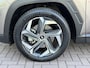 Hyundai Tucson 1.6 T-GDI PHEV Comfort Smart 4WD / Dealer Onderhouden / Trekhaak / SOH 100% / 1350KG Trekgewicht / Fabrieksgarantie tot 01-2029 / Stuur & Stoelverwarming / Elektrische Achterklep / Navigatie / Adaptief cruise control / Apple Carplay Android Auto / Krell Audio Systeem / Keyless Entry & Start /