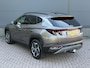 Hyundai Tucson 1.6 T-GDI PHEV Comfort Smart 4WD / Dealer Onderhouden / Trekhaak / SOH 100% / 1350KG Trekgewicht / Fabrieksgarantie tot 01-2029 / Stuur & Stoelverwarming / Elektrische Achterklep / Navigatie / Adaptief cruise control / Apple Carplay Android Auto / Krell Audio Systeem / Keyless Entry & Start /