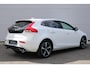Volvo V40 1.5 T3 Polar+ Sport | Panoramadak | Verwarmbare voorstoelen | 100% dealeronderhouden | Extra getint glas | Achteruitrijcamera | Harman Kardon | 17 inch. lichtmetalen velgen | Volvo Guard alarm | Navigatie | Parkeersensoren voor + achter | Keyless entry | Climate control