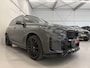 BMW X5 xDrive50e M-Sport DRAVITGRAU/PANO/22"/M-SPORTSTOELEN/SKY-LOUNGE/MASSAGE+VENTILATIE/H&K/22"BLACK/ICONIC-GLOW/360CAMERA/STANDKACHEL/DONKERE-HEMEL/M-SPORT PRO PAKKET/SHADOW-LINE/BODYKIT/VOLLEDIG BMW DEALER HISTOR