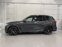 BMW X5 xDrive50e M-Sport DRAVITGRAU/PANO/22"/M-SPORTSTOELEN/SKY-LOUNGE/MASSAGE+VENTILATIE/H&K/22"BLACK/ICONIC-GLOW/360CAMERA/STANDKACHEL/DONKERE-HEMEL/M-SPORT PRO PAKKET/SHADOW-LINE/BODYKIT/VOLLEDIG BMW DEALER HISTOR