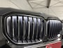 BMW X5 xDrive50e M-Sport DRAVITGRAU/PANO/22"/M-SPORTSTOELEN/SKY-LOUNGE/MASSAGE+VENTILATIE/H&K/22"BLACK/ICONIC-GLOW/360CAMERA/STANDKACHEL/DONKERE-HEMEL/M-SPORT PRO PAKKET/SHADOW-LINE/BODYKIT/VOLLEDIG BMW DEALER HISTOR