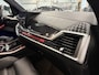 BMW X5 xDrive50e M-Sport DRAVITGRAU/PANO/22"/M-SPORTSTOELEN/SKY-LOUNGE/MASSAGE+VENTILATIE/H&K/22"BLACK/ICONIC-GLOW/360CAMERA/STANDKACHEL/DONKERE-HEMEL/M-SPORT PRO PAKKET/SHADOW-LINE/BODYKIT/VOLLEDIG BMW DEALER HISTOR