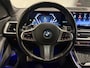 BMW X5 xDrive50e M-Sport DRAVITGRAU/PANO/22"/M-SPORTSTOELEN/SKY-LOUNGE/MASSAGE+VENTILATIE/H&K/22"BLACK/ICONIC-GLOW/360CAMERA/STANDKACHEL/DONKERE-HEMEL/M-SPORT PRO PAKKET/SHADOW-LINE/BODYKIT/VOLLEDIG BMW DEALER HISTOR