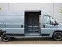 Peugeot Boxer 2.2 BlueHDi 180 L3H2 3.5t in Nieuwstaat |Automaat |Camera |Cruise |Navi |Groot scherm |2e airbag |BPM voordeel! |Climate control |Parkeersensoren |180 pk