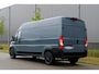 Peugeot Boxer 2.2 BlueHDi 180 L3H2 3.5t in Nieuwstaat |Automaat |Camera |Cruise |Navi |Groot scherm |2e airbag |BPM voordeel! |Climate control |Parkeersensoren |180 pk