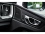 Volvo XC60 2.0 T6 Plug-in hybrid AWD Ultra Black Edition | Panoramadak | Luchtvering | Trekhaak | Head-Up Display | 360 Graden Camera | Harman Kardon Audio | Sportstoelen | Lichtmetalen Velgen 21 inch | Elektrische Achterklep | Parkeersensoren