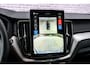 Volvo XC60 2.0 T6 Plug-in hybrid AWD Ultra Black Edition | Panoramadak | Luchtvering | Trekhaak | Head-Up Display | 360 Graden Camera | Harman Kardon Audio | Sportstoelen | Lichtmetalen Velgen 21 inch | Elektrische Achterklep | Parkeersensoren