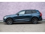 Volvo XC60 2.0 T6 Plug-in hybrid AWD Ultra Black Edition | Panoramadak | Luchtvering | Trekhaak | Head-Up Display | 360 Graden Camera | Harman Kardon Audio | Sportstoelen | Lichtmetalen Velgen 21 inch | Elektrische Achterklep | Parkeersensoren