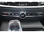 Volvo V60 T8 Recharge AWD Plus Dark - Panorama/schuifdak - IntelliSafe Assist & Surround - 360º Camera - Harman/Kardon audio - Verwarmde voorstoelen, stuur & achterbank - Parkeersensoren voor & achter - Elektr. bedienb. voorstoelen met geheugen - Head up display - Extra getint glas - Inklapbare trekhaak - 18' LMV