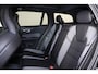 Volvo V60 T8 Recharge AWD Plus Dark - Panorama/schuifdak - IntelliSafe Assist & Surround - 360º Camera - Harman/Kardon audio - Verwarmde voorstoelen, stuur & achterbank - Parkeersensoren voor & achter - Elektr. bedienb. voorstoelen met geheugen - Head up display - Extra getint glas - Inklapbare trekhaak - 18' LMV