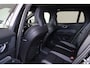 Volvo V60 T8 Recharge AWD Plus Dark - Panorama/schuifdak - IntelliSafe Assist & Surround - 360º Camera - Harman/Kardon audio - Verwarmde voorstoelen, stuur & achterbank - Parkeersensoren voor & achter - Elektr. bedienb. voorstoelen met geheugen - Head up display - Extra getint glas - Inklapbare trekhaak - 18' LMV