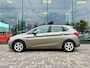 BMW 2-Serie Active Tourer 220i 192pk Luxury, Panoramadak, LED, Leder, HUD, PDC, Navi