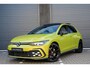 Volkswagen Golf 1.4 eHybrid GTE | Pano | Vol Leder | Head up | IQ | Elektr. trekhaak | Black Style | 19' Estoril | LED verstralers onderbumper | Uniek > Letterlijk full option | Yellow metallic