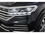 Volkswagen Touareg 3.0 TSi eHybrid 4MOTION Luchtvering Panoramadak Night Vision Soft Close