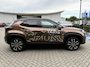 Toyota Yaris Cross 1.5 Hybrid 130 Executive NIEUW DIRECT LEVERBAAR! STOEL/STUURVERW LM-VELGEN BLIND SPOT EL-ACHTERKLEP JBL-AUDIO HUD MATRIX-VERLICHTING PARK-SENSOREN CAMERA CLIMA APPLE/ANDROID