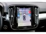 Volvo XC40 2.0 B4 Plus Black Edition | Trekhaak | Lichtmetalen Velgen 20 inch | Harman Kardon Audio | Panoramadak | 360 Graden Camera | Parkeersensoren | Keyless Entry | Elektrische Achterklep | Elektrisch Verstelbare Voorstoelen | Stoelverwarming | Google Navigatie | Apple Carplay | Android Auto