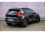 Volvo XC40 2.0 B4 Plus Black Edition | Trekhaak | Lichtmetalen Velgen 20 inch | Harman Kardon Audio | Panoramadak | 360 Graden Camera | Parkeersensoren | Keyless Entry | Elektrische Achterklep | Elektrisch Verstelbare Voorstoelen | Stoelverwarming | Google Navigatie | Apple Carplay | Android Auto