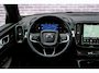 Volvo XC40 2.0 B4 Plus Black Edition | Trekhaak | Lichtmetalen Velgen 20 inch | Harman Kardon Audio | Panoramadak | 360 Graden Camera | Parkeersensoren | Keyless Entry | Elektrische Achterklep | Elektrisch Verstelbare Voorstoelen | Stoelverwarming | Google Navigatie | Apple Carplay | Android Auto