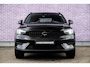 Volvo XC40 2.0 B4 Plus Black Edition | Trekhaak | Lichtmetalen Velgen 20 inch | Harman Kardon Audio | Panoramadak | 360 Graden Camera | Parkeersensoren | Keyless Entry | Elektrische Achterklep | Elektrisch Verstelbare Voorstoelen | Stoelverwarming | Google Navigatie | Apple Carplay | Android Auto