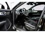 Volvo XC40 2.0 B4 Plus Black Edition | Trekhaak | Lichtmetalen Velgen 20 inch | Harman Kardon Audio | Panoramadak | 360 Graden Camera | Parkeersensoren | Keyless Entry | Elektrische Achterklep | Elektrisch Verstelbare Voorstoelen | Stoelverwarming | Google Navigatie | Apple Carplay | Android Auto