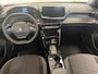 Peugeot e-2008 EV Active Pack 50 kWh | Apple Carplay & Android Auto | 16 inch Licht metalen velgen | Airco