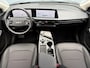 Kia EV6 Edition 77.4 kWh / SOH 100% / Fabrieksgarantie tot 18-06-2032 / 1.600 kg trekgewicht / Android Auto & Apple Carplay / Navigatie / Cruise Control Adaptief / Climate Control / DAB / Draadloze Telefoonlader / Camera / Parkeerassistent / 19" Lichtmetalen Wielen / Keyless entry & start /