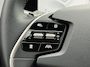 Kia EV6 Edition 77.4 kWh / SOH 100% / Fabrieksgarantie tot 18-06-2032 / 1.600 kg trekgewicht / Android Auto & Apple Carplay / Navigatie / Cruise Control Adaptief / Climate Control / DAB / Draadloze Telefoonlader / Camera / Parkeerassistent / 19" Lichtmetalen Wielen / Keyless entry & start /