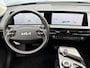 Kia EV6 Edition 77.4 kWh / SOH 100% / Fabrieksgarantie tot 18-06-2032 / 1.600 kg trekgewicht / Android Auto & Apple Carplay / Navigatie / Cruise Control Adaptief / Climate Control / DAB / Draadloze Telefoonlader / Camera / Parkeerassistent / 19" Lichtmetalen Wielen / Keyless entry & start /