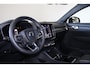 Volvo C40 Recharge Ultimate 69 kWh - Panoramadak - IntelliSafe Assist & Surround - 360º Camera - Harman/Kardon audio - Verwarmde voorstoelen & stuur - Parkeersensoren voor & achter - Elektr. bedienb. voorstoelen met geheugen links - Draadloze tel. lader - Elektr. inklapbare trekhaak - 19' LMV