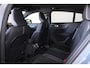 Volvo C40 Recharge Ultimate 69 kWh - Panoramadak - IntelliSafe Assist & Surround - 360º Camera - Harman/Kardon audio - Verwarmde voorstoelen & stuur - Parkeersensoren voor & achter - Elektr. bedienb. voorstoelen met geheugen links - Draadloze tel. lader - Elektr. inklapbare trekhaak - 19' LMV
