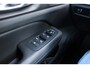Volvo V60 B3 164PK Automaat Momentum Advantage | Trekhaak | Camera + PDC | Pilot Assist | Getint glas | Verw. Stoel- & stuurwiel |