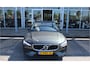 Volvo V60 B3 164PK Automaat Momentum Advantage | Trekhaak | Camera + PDC | Pilot Assist | Getint glas | Verw. Stoel- & stuurwiel |