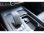 Volvo V60 B3 164PK Automaat Momentum Advantage | Trekhaak | Camera + PDC | Pilot Assist | Getint glas | Verw. Stoel- & stuurwiel |
