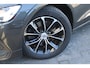 Volvo V60 B3 164PK Automaat Momentum Advantage | Trekhaak | Camera + PDC | Pilot Assist | Getint glas | Verw. Stoel- & stuurwiel |