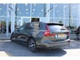 Volvo V60 B3 164PK Automaat Momentum Advantage | Trekhaak | Camera + PDC | Pilot Assist | Getint glas | Verw. Stoel- & stuurwiel |