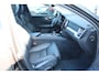 Volvo V60 B3 164PK Automaat Momentum Advantage | Trekhaak | Camera + PDC | Pilot Assist | Getint glas | Verw. Stoel- & stuurwiel |