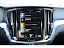Volvo V60 B3 164PK Automaat Momentum Advantage | Trekhaak | Camera + PDC | Pilot Assist | Getint glas | Verw. Stoel- & stuurwiel |