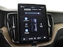 Volvo XC60 T6 AWD Ultra Dark | Luchtvering | Trekhaak | 360° Camera | Panoramadak |