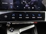 Peugeot 308 SW Allure 1.6 Plug-in Hybrid 180pk Automaat | Lage kilometerstand! | Navigatie | Achteruitrijcamera | Climate Control | Cruise Control | Parkeersensoren v+a | Keyless start | Bluetooth | Draadloze Apple Carplay / Android auto | DAB+ radio | Led koplampen | Volledig digitaal instrumentenpaneel | Donker getint glas | Trekhaak | 17" lichtmetalen velgen |
