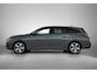 Peugeot 308 SW Allure 1.6 Plug-in Hybrid 180pk Automaat | Lage kilometerstand! | Navigatie | Achteruitrijcamera | Climate Control | Cruise Control | Parkeersensoren v+a | Keyless start | Bluetooth | Draadloze Apple Carplay / Android auto | DAB+ radio | Led koplampen | Volledig digitaal instrumentenpaneel | Donker getint glas | Trekhaak | 17" lichtmetalen velgen |