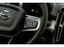 Volvo XC40 2.0 B4 Plus Black Edition | Trekhaak | Lichtmetalen Velgen 20 inch | Harman Kardon Audio | Panoramadak | 360 Graden Camera | Parkeersensoren | Keyless Entry | Elektrische Achterklep | Elektrisch Verstelbare Voorstoelen | Stoelverwarming | Google Navigatie | Apple Carplay | Android Auto