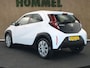 Toyota Aygo X 1.0 VVT-i MT Play - ORIGINEEL NEDERLANDSE AUTO - AIRCO - ADAPTIEVE CRUISE CONTROL - ACHTERUITRIJCAMERA - BLUETOOTH - LICHTSENSOR - DAB RADIO - APPLE CARPLAY/ ANDROID AUTO