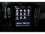 Volvo XC40 B4 Plus Dark | Trekhaak Semi-elektrisch | Adaptieve Cruise Control | Pilot Assist | Google Infotainment | Verwarmbare voorstoelen | Verwarmbaar stuurwiel | Blind Spot Information System | Verwarmbare voorruit | Parkeercamera | Parkeersensoren voor + achter |