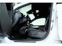 Volvo XC40 B4 Plus Dark | Trekhaak Semi-elektrisch | Adaptieve Cruise Control | Pilot Assist | Google Infotainment | Verwarmbare voorstoelen | Verwarmbaar stuurwiel | Blind Spot Information System | Verwarmbare voorruit | Parkeercamera | Parkeersensoren voor + achter |