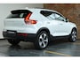 Volvo XC40 B4 Plus Dark | Trekhaak Semi-elektrisch | Adaptieve Cruise Control | Pilot Assist | Google Infotainment | Verwarmbare voorstoelen | Verwarmbaar stuurwiel | Blind Spot Information System | Verwarmbare voorruit | Parkeercamera | Parkeersensoren voor + achter |