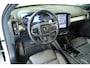 Volvo XC40 B4 Plus Dark | Trekhaak Semi-elektrisch | Adaptieve Cruise Control | Pilot Assist | Google Infotainment | Verwarmbare voorstoelen | Verwarmbaar stuurwiel | Blind Spot Information System | Verwarmbare voorruit | Parkeercamera | Parkeersensoren voor + achter |