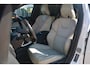 Volvo V60 2.4 D5 Twin Engine R-Design | Airco | Navigatie | Camera | Harman-kardon | NL auto!! | Nederlandse auto dealeronderhouden 144684 NAP aircopomp vorig jaar vernieuwd factuur aanwezig zeer compleet Harman Kardon metallic lak schuif kantel dak standkachel